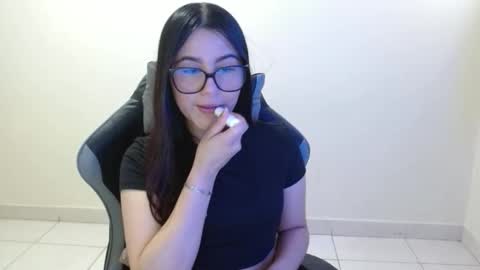 Snapshot of sahaliefox_ chatting on 11-10-25, 04:06 Sahaliefox online show from 11-10-25, 04:06