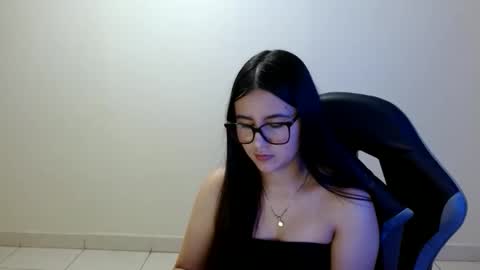 Snapshot of sahaliefox_ chatting on 05-23-26, 03:27 Sahaliefox online show from 05-23-26, 03:27