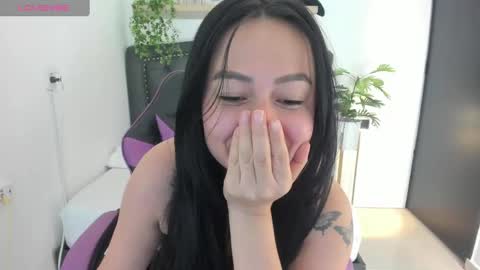 Snapshot of saharareid chatting on 11-14-25, 09:30 sahara reid online show from 11-14-25, 09:30