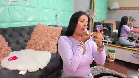 Snapshot of sailontyns chatting on 12-22-25, 03:20 Sailon online show from 12-22-25, 03:20