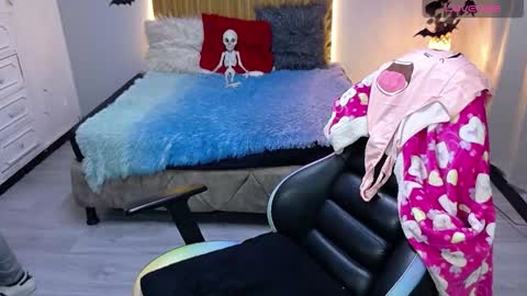 Snapshot of sailor_moon07 chatting on 10-09-25, 04:43 sailor online show from 10-09-25, 04:43