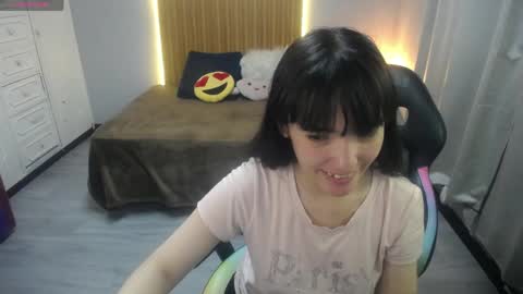 Snapshot of sailor_moon07 chatting on 05-31-26, 04:20 sailor online show from 05-31-26, 04:20