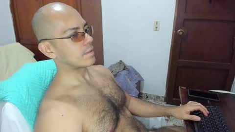 Snapshot of saintedy01 chatting on 12-19-25, 01:07 saintedy01 online show from 12-19-25, 01:07