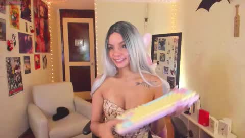 Snapshot of sakura_of chatting on 09-18-25, 11:23 sakura_of online show from 09-18-25, 11:23