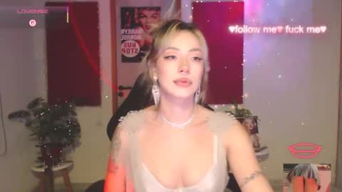 Snapshot of sakuraa_beauty chatting on 05-20-26, 02:40 Sakura online show from 05-20-26, 02:40