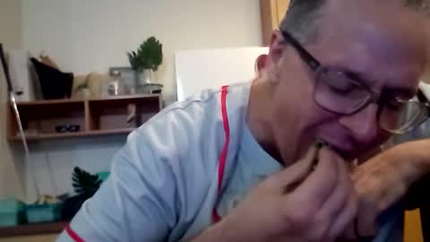 salis1981 online show from 10-27-25, 05:28