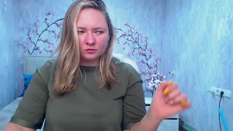 Snapshot of sallyverda chatting on 05-18-26, 05:41 Sally online show from 05-18-26, 05:41