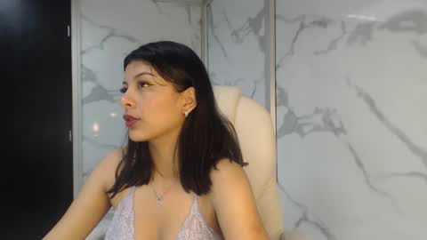 Snapshot of salmaportman_ chatting on 01-25-25, 01:21 salmaportman_ online show from 01-25-25, 01:21