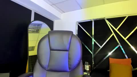 Snapshot of salmaportman_ chatting on 10-23-25, 02:33 salmaportman_ online show from 10-23-25, 02:33