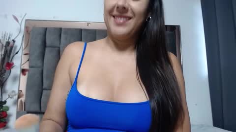Snapshot of salmma_milf chatting on 01-17-26, 11:37 Salmma online show from 01-17-26, 11:37