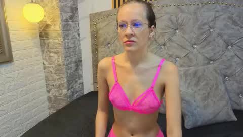 Snapshot of salome_cruxx chatting on 02-17-26, 11:40 salome_cruxx online show from 02-17-26, 11:40