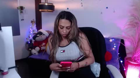 Snapshot of salome_drasin chatting on 12-02-25, 10:27 salome_drasin online show from 12-02-25, 10:27