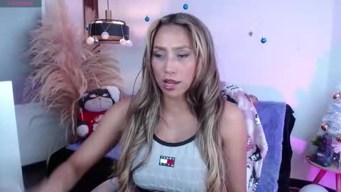 Snapshot of salome_drasin chatting on 12-22-25, 08:39 salome_drasin online show from 12-22-25, 08:39