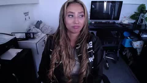 Snapshot of salome_drasin chatting on 02-28-26, 12:17 salome_drasin online show from 02-28-26, 12:17