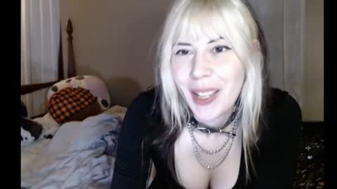 Snapshot of salted_carmen chatting on 11-16-25, 01:33 Carmen online show from 11-16-25, 01:33