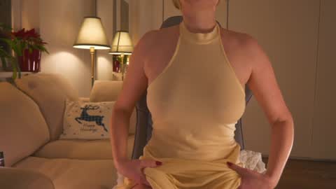 Snapshot of saltedhoney chatting on 01-01-25, 08:58 IsaBella- online show from 01-01-25, 08:58