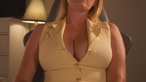 Snapshot of saltedhoney chatting on 09-08-25, 07:02 IsaBella- online show from 09-08-25, 07:02