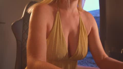 Snapshot of saltedhoney chatting on 11-19-25, 02:50 IsaBella- online show from 11-19-25, 02:50