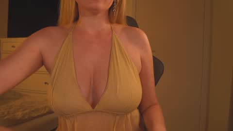 Snapshot of saltedhoney chatting on 01-15-26, 09:07 IsaBella- online show from 01-15-26, 09:07