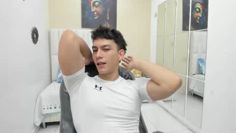 Snapshot of salvatore_27 chatting on 11-25-25, 12:27 Salvatore online show from 11-25-25, 12:27