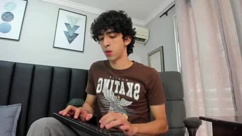 Snapshot of salvatore_monterey chatting on 02-18-25, 02:59 salvatore online show from 02-18-25, 02:59