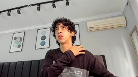 Snapshot of salvatore_monterey chatting on 02-23-25, 01:42 salvatore online show from 02-23-25, 01:42