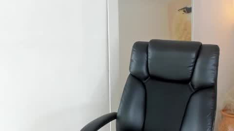 Snapshot of salvatore_monterey chatting on 10-15-25, 08:53 salvatore online show from 10-15-25, 08:53