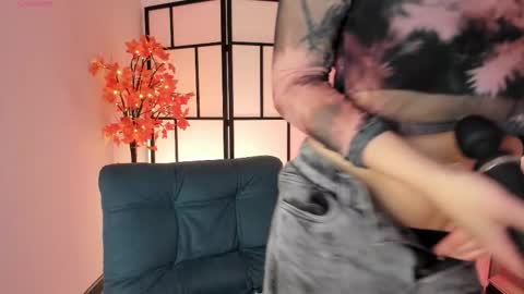 Snapshot of sam_pay chatting on 11-25-25, 12:05 Sam online show from 11-25-25, 12:05