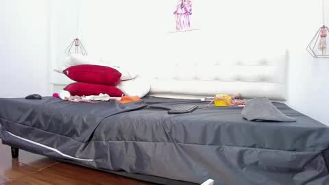 Snapshot of samanta_joness chatting on 12-19-24, 12:34 Sofia online show from 12-19-24, 12:34