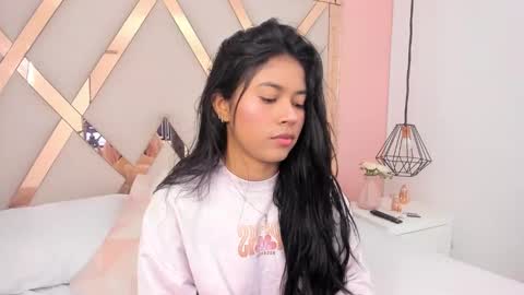 Snapshot of samantaa_shy chatting on 10-14-25, 03:40 sam online show from 10-14-25, 03:40