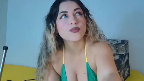 Snapshot of samantaandaron chatting on 11-20-25, 10:20 samattaxxx73 online show from 11-20-25, 10:20
