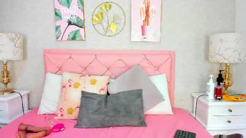 Snapshot of samantamarquez chatting on 06-25-26, 02:55 Samanta online show from 06-25-26, 02:55