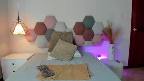 Snapshot of samantavee chatting on 09-09-25, 11:32 Samanta Vee online show from 09-09-25, 11:32