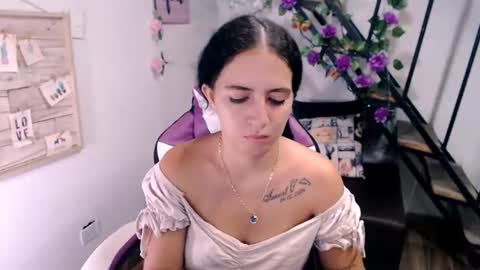 Snapshot of samantha2girl chatting on 06-16-26, 12:41 samantha online show from 06-16-26, 12:41
