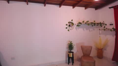 Snapshot of samantha46 chatting on 02-25-26, 01:48 Samy online show from 02-25-26, 01:48