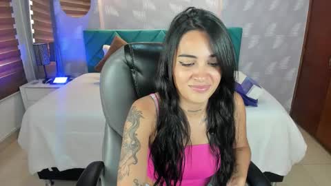 Snapshot of samantha__gomez1 chatting on 10-22-25, 01:33 natalia online show from 10-22-25, 01:33