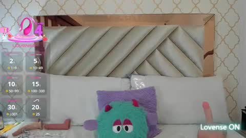 Snapshot of samantha_duque11 chatting on 02-15-25, 05:09 Samantha online show from 02-15-25, 05:09