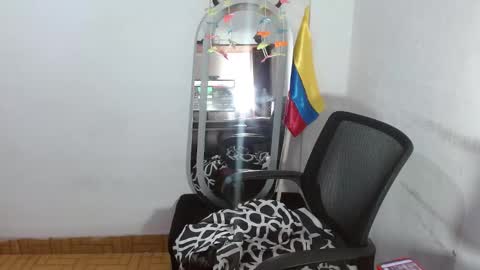 Snapshot of samantha_singh1 chatting on 03-08-25, 10:45 samantha singh1 online show from 03-08-25, 10:45