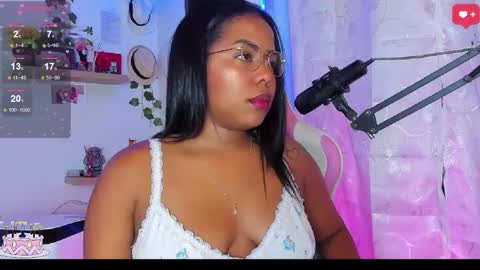 Snapshot of samanthabloom570089 chatting on 03-07-25, 01:42 Samantha Bloom online show from 03-07-25, 01:42