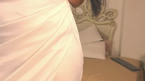 Snapshot of samanthaferrer_ chatting on 05-16-26, 11:57 Samantha online show from 05-16-26, 11:57
