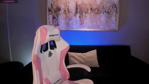 Samantha Klein online show from 11-22-25, 02:54