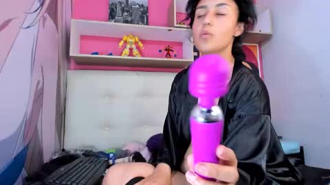 Snapshot of samanthamoonsx chatting on 12-28-24, 08:58 Samantha online show from 12-28-24, 08:58