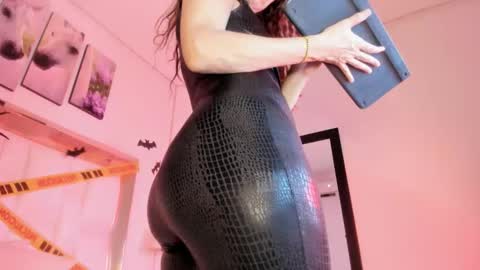 Snapshot of samanttamilf chatting on 10-30-25, 11:27 samanttamilf online show from 10-30-25, 11:27