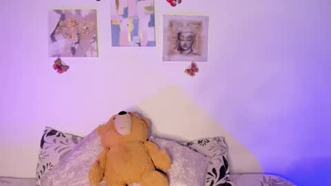 Samara is my name a pleasure delighted that you are here leave your thumb up it is important to me online show from 01-29-25, 01:37