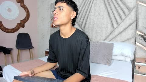 Snapshot of samfrrost chatting on 04-05-26, 11:51 Samfrrost online show from 04-05-26, 11:51