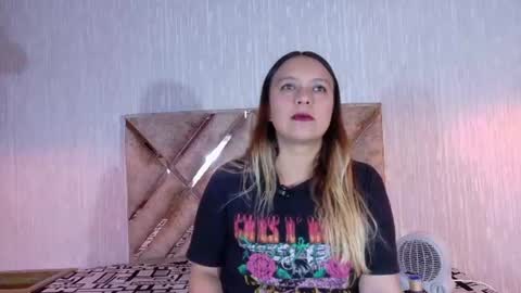 Snapshot of sami_1_8 chatting on 06-15-26, 04:09 Samy online show from 06-15-26, 04:09