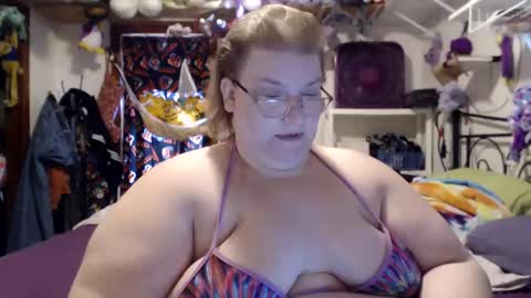 Snapshot of sammiejean85 chatting on 11-12-25, 02:06 SammieJean online show from 11-12-25, 02:06