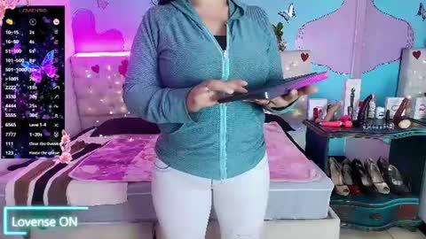 Snapshot of sammy_mature_ chatting on 06-17-26, 08:32 Sammy online show from 06-17-26, 08:32