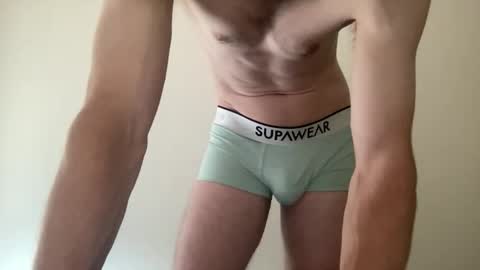 Snapshot of samt2527 chatting on 03-08-26, 06:28 SamT online show from 03-08-26, 06:28