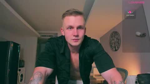 Snapshot of samuel_andrew chatting on 09-27-25, 03:22 Samuel online show from 09-27-25, 03:22